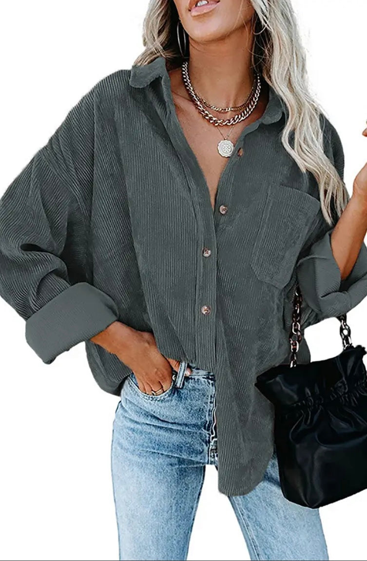 Rock this oversized, flowy top with a vibrant emerald hue and discover a  gem in your wardrobe 🌟🤩 Small-XL $19.99